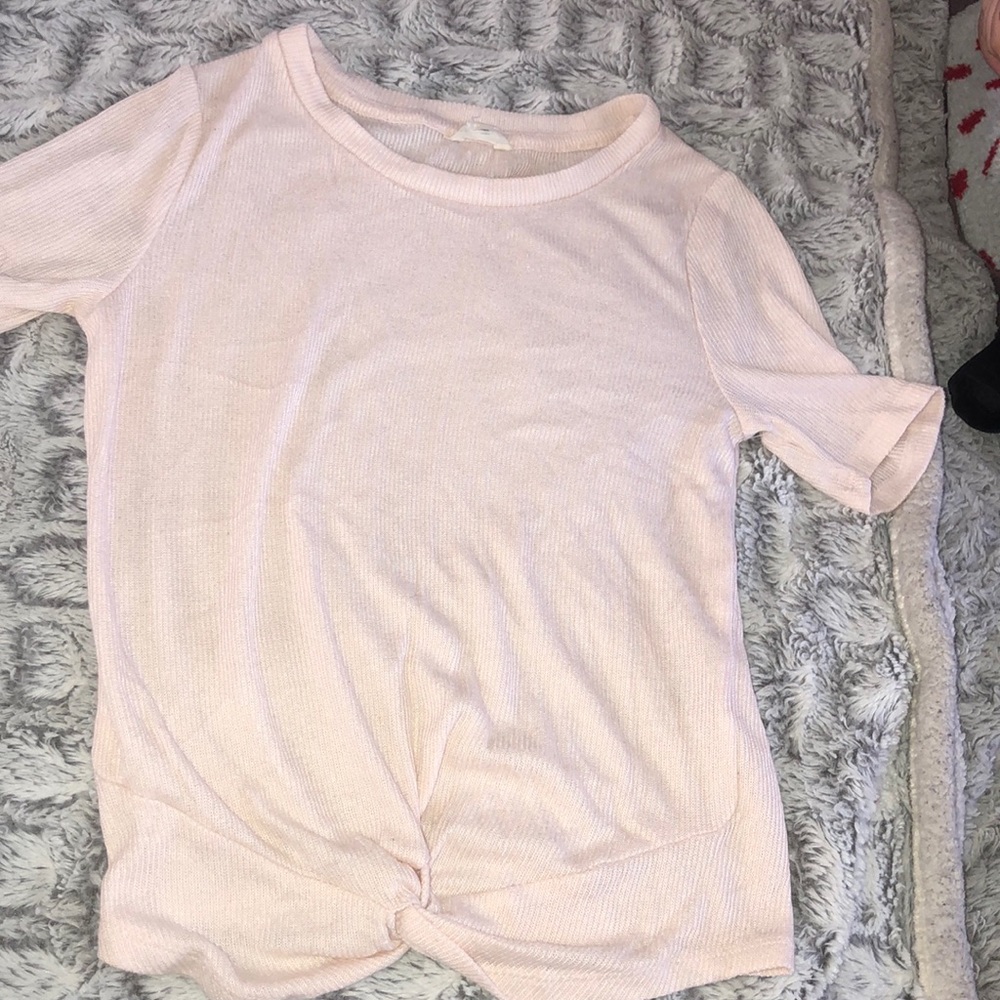 light pink t shirt